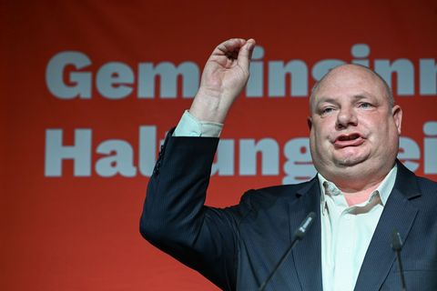"Das ist unser Versprechen: Die Linke ist da, wenn du sie brauchst", sagte Linken-Co-Landeschef Hendrik Lange. (Archivbild) Foto