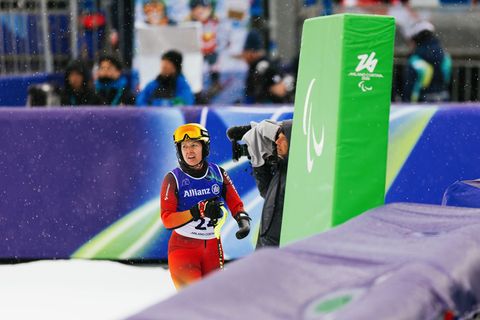Paralympics-Abschluss als Fahnenträgerin: Andrea Rothfuss. Foto: Philipp von Ditfurth/dpa