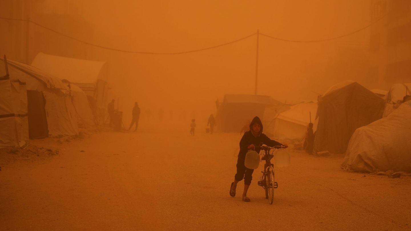 Orangefarbener Staub: Sandsturm zieht über Israel und Gazastreifen