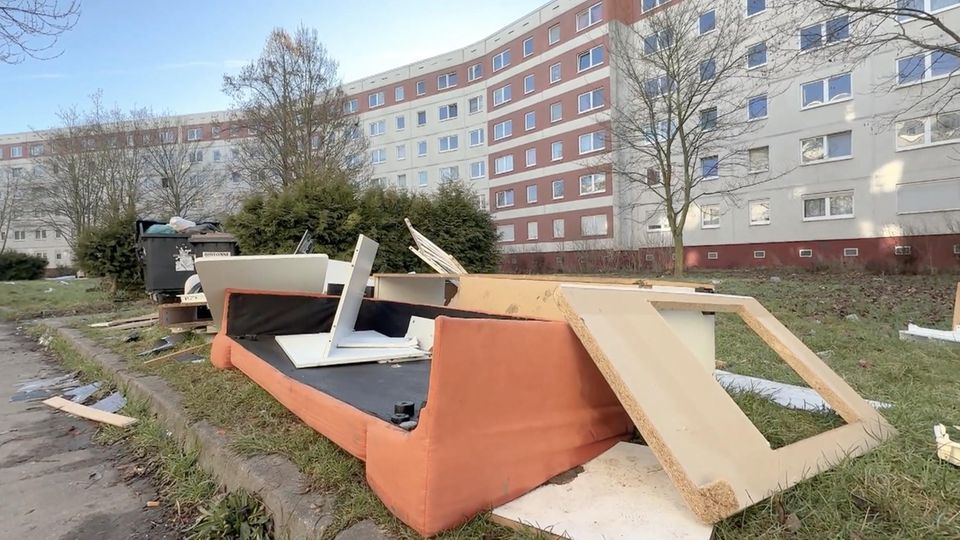 Eine vermüllte Siedlung.