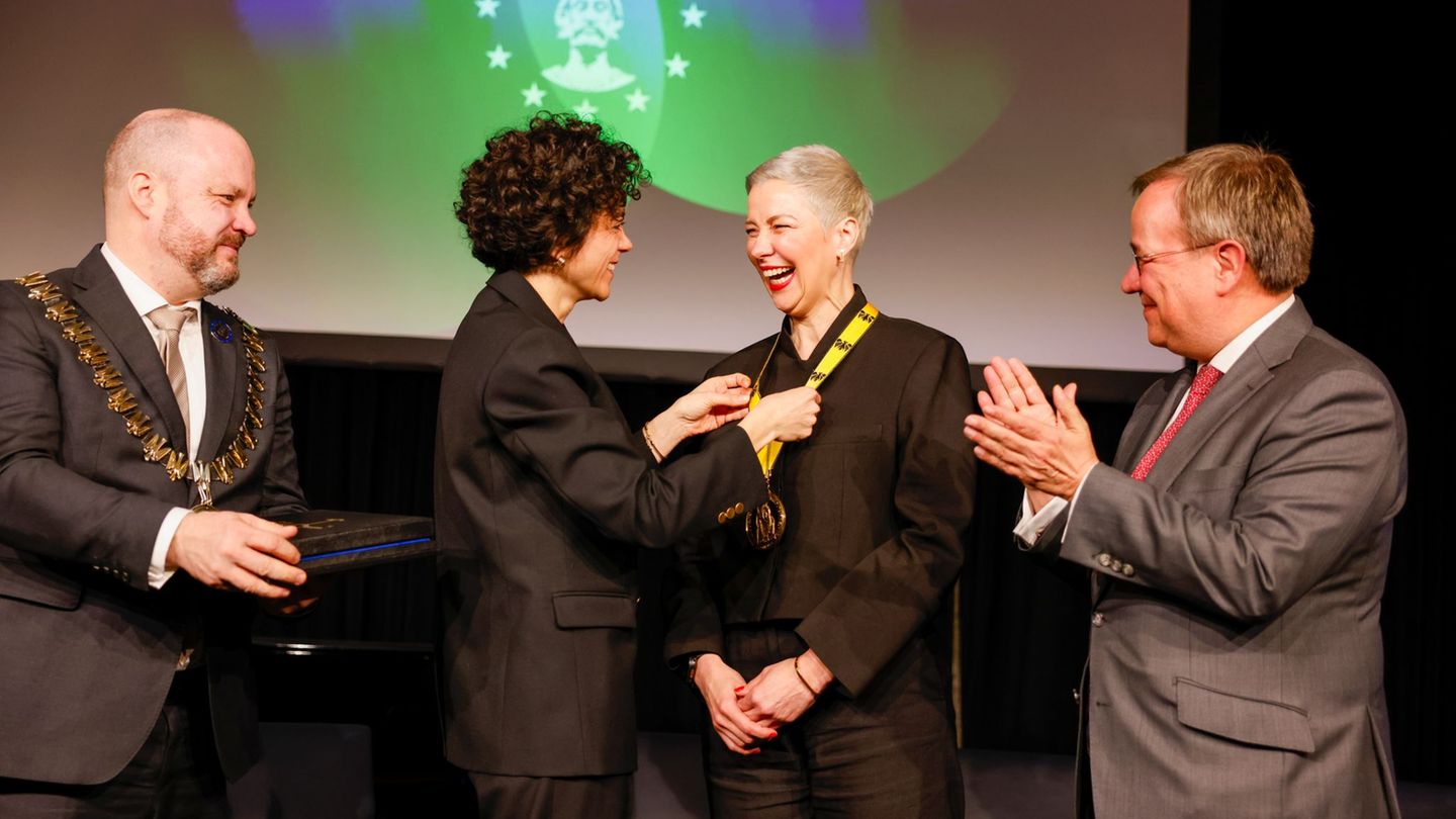 Die belarussische Bürgerrechtlerin Maria Kolesnikowa ist in Aachen mit dem Karlspreis ausgezeichnet worden. Foto: Thomas Banneye