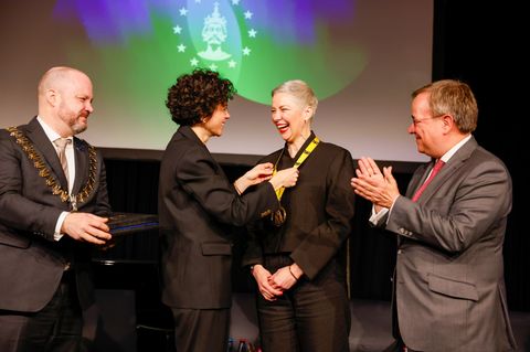 Die belarussische Bürgerrechtlerin Maria Kolesnikowa ist in Aachen mit dem Karlspreis ausgezeichnet worden. Foto: Thomas Banneye