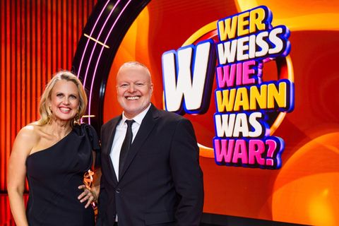 Barbara Schöneberger und Stefan Raab im Studio der RTL-Show RTL-Show „Wer weiß wie wann was war?“