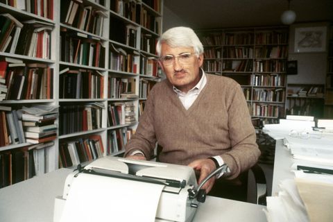 Jürgen Habermas 1981 in seinem Haus in Starnberg. (Archivbild) Foto: Roland Witschel/dpa