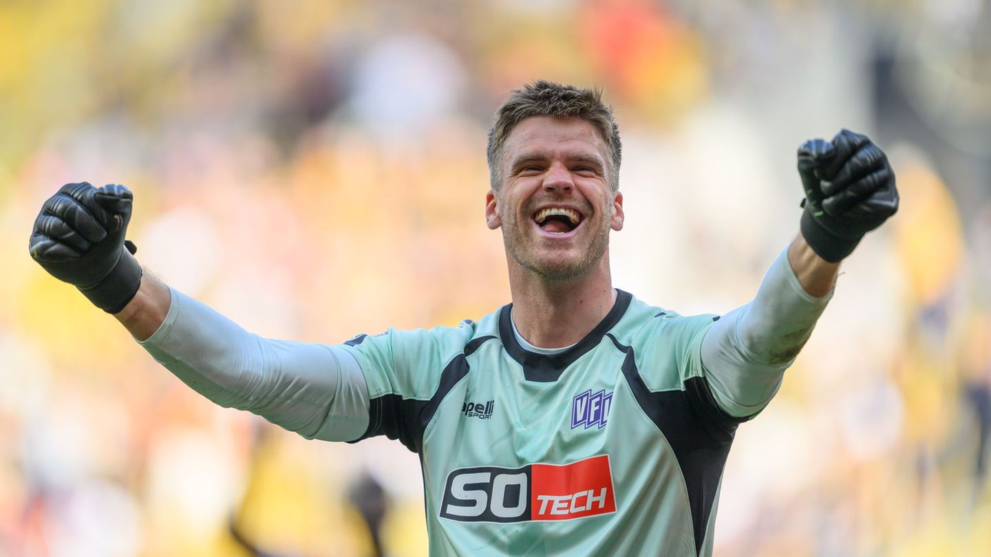 Nicht zu stoppen: Der VfL Osnabrück und sein Torwart Lukas Jonsson. (Archivbild) Foto: Robert Michael/dpa