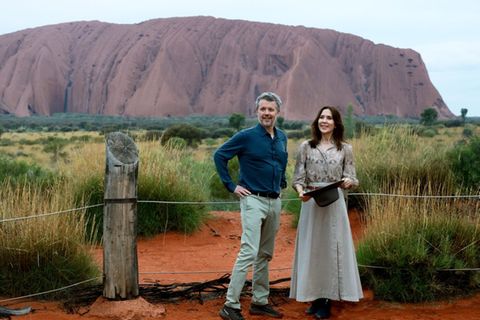 Das dänische Königspaar Frederik und Mary am Uluru