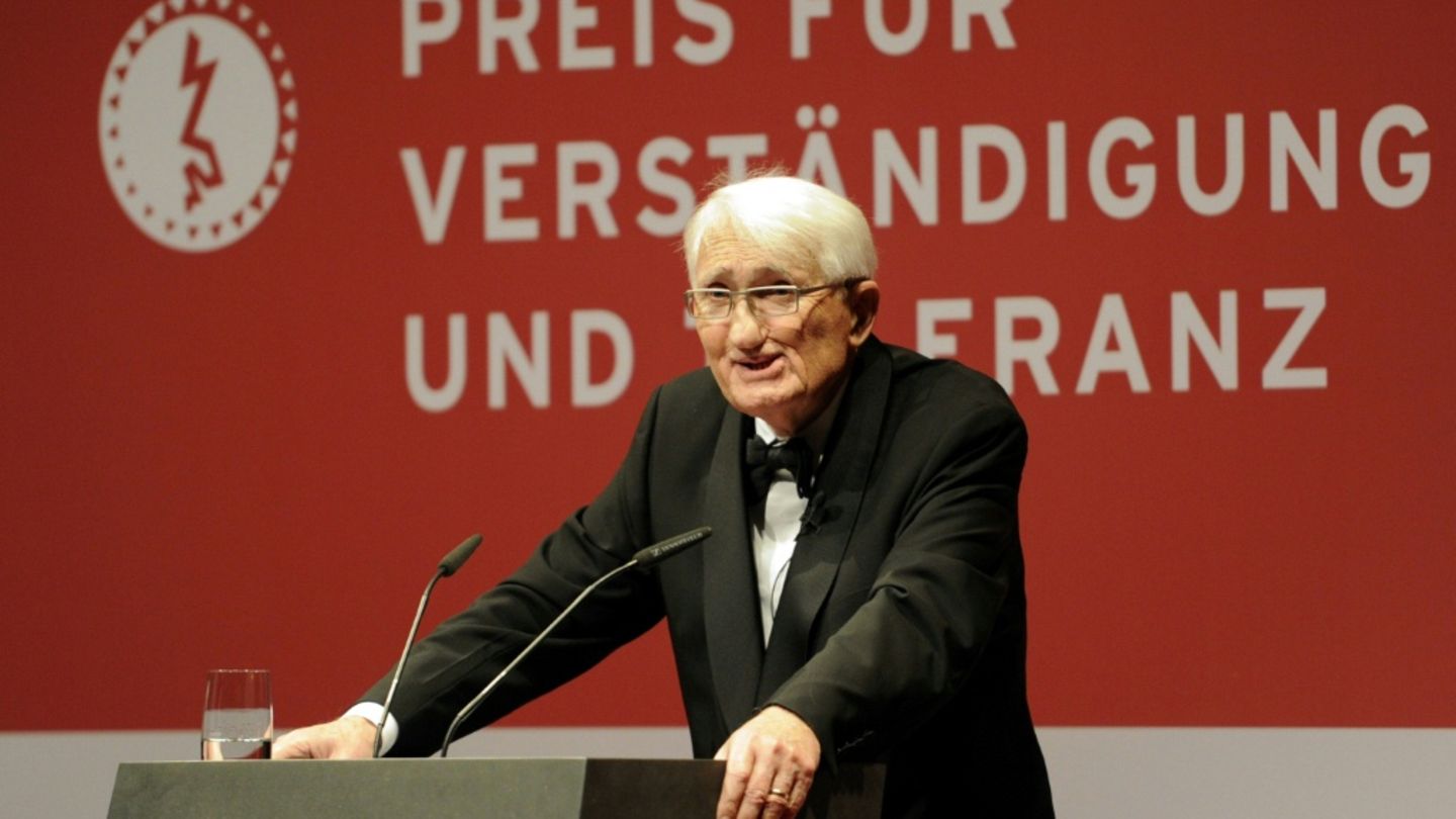 Steinmeier und Merz würdigen verstorbenen Philosophen Habermas