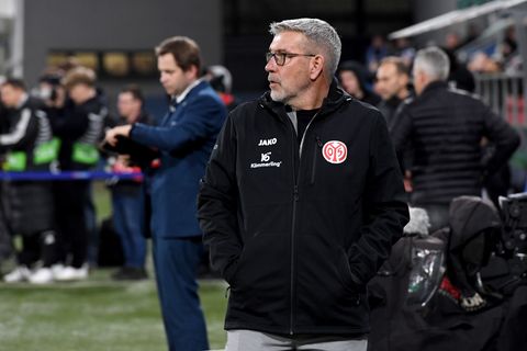 Mainz-Coach Urs Fischer muss in Bremen auf Offensivspieler Silas verzichten. Foto: Peøina Ludìk/CTK/dpa