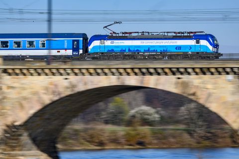 Auf der Zugstrecke zwischen Dresden und Prag kommt es erneut zu Einschränkungen wegen Bauarbeiten. (Archivbild) Foto: Robert Mic