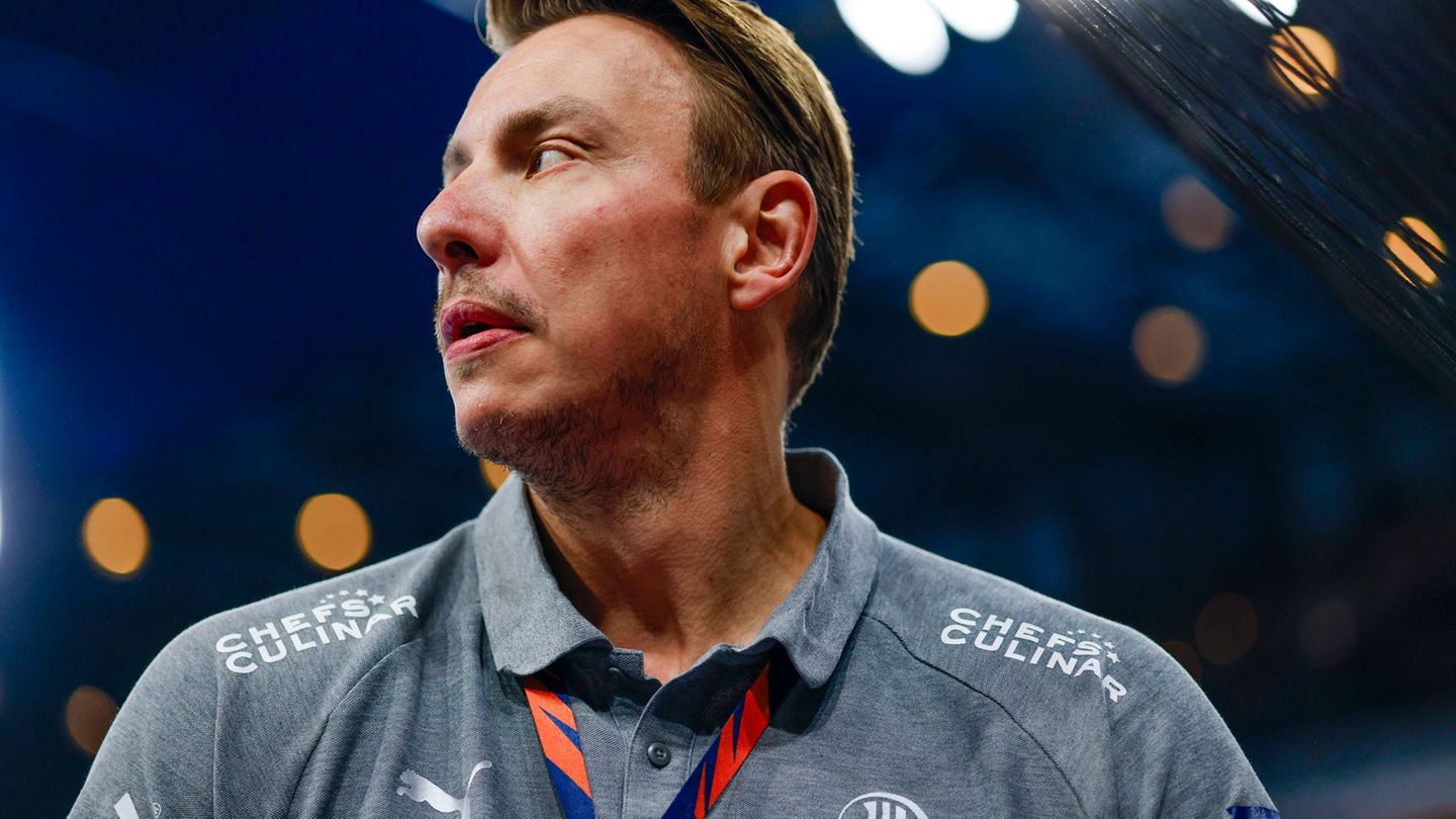 Trainer Filip Jicha gelang der 68. Derby-Sieg des THW Kiel gegen Flensburg. (Archivbild) Foto: Frank Molter/dpa