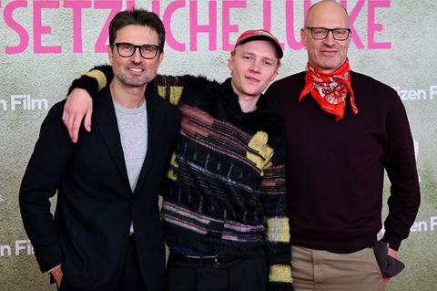 Eine Million Menschen haben die Tragikomödie mit Bruno Alexander (M) mittlerweile gesehen, die Simon Verhoeven (l) inszeniert ha