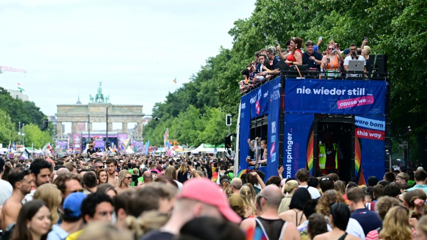 Festwagen bei Berliner CSD 2025