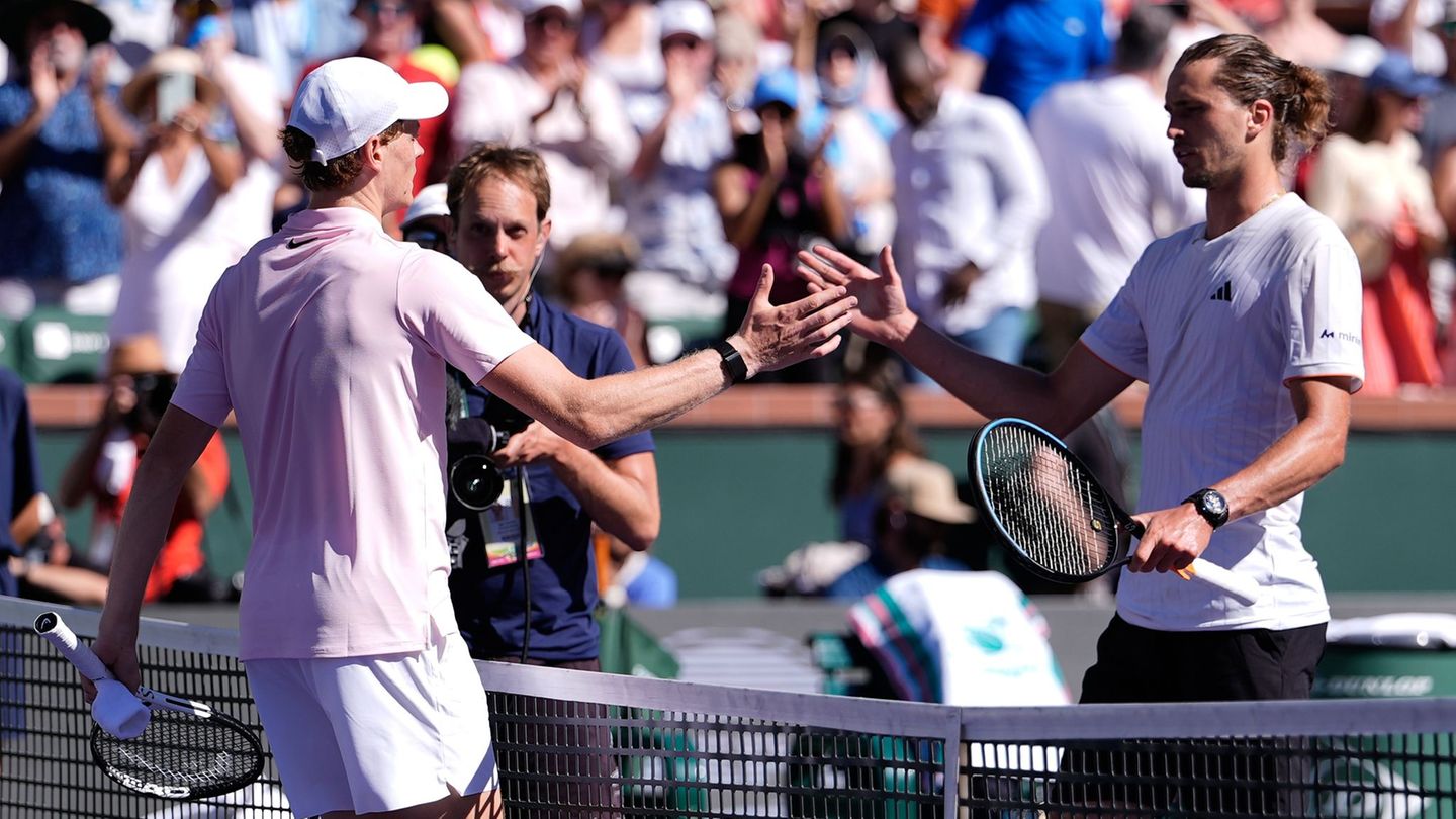 Chancenlos gegen Jannik Sinner (l): Der deutsche Tennisprofi Alexander Zverev. Foto: Mark J. Terrill/AP/dpa