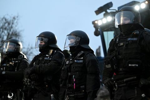 Polizisten bei Demonstration