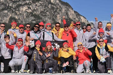 Das deutsche Team feiert in Tesero mehrere Medaillen. (Archivbild) Foto: Martin Schutt/dpa