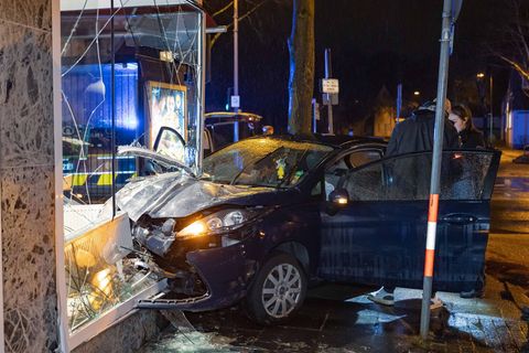 Der Fahrer verfügte laut Polizei über keinen gültigen Führerschein. Foto: Daniel Evers/WupperVideo/dpa