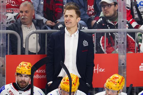 Bremerhavens Trainer Alexander Sulzer. (Archivbild) Foto: Christoph Reichwein/dpa