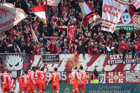 Das frühe 1:0 widmeten die Mainzer dem verletzten Silas. Foto: Carmen Jaspersen/dpa