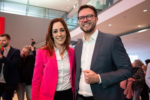 Wer wird nächster OB in Hanau: Bei der Stichwahl in zwei Wochen fällt die Entscheidung zwischen CDU-Kandidatin Hemsley und SPD-B