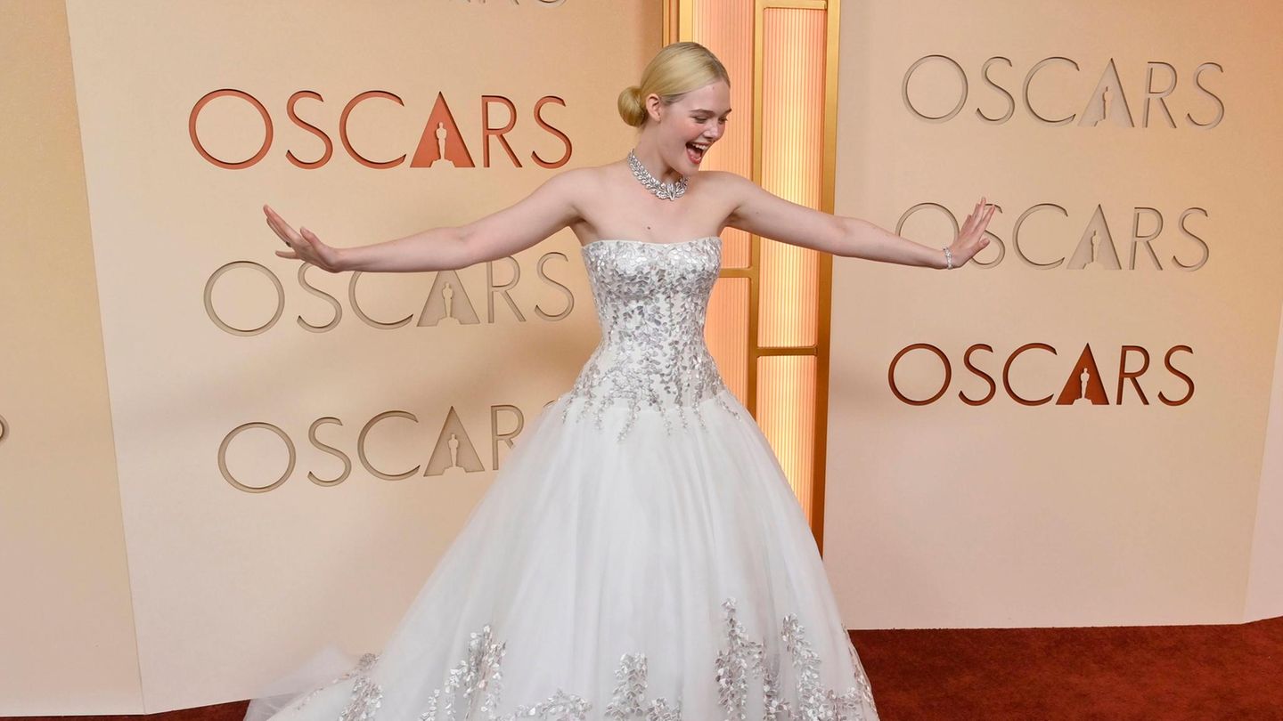 Oscars 2026 Elle Fanning