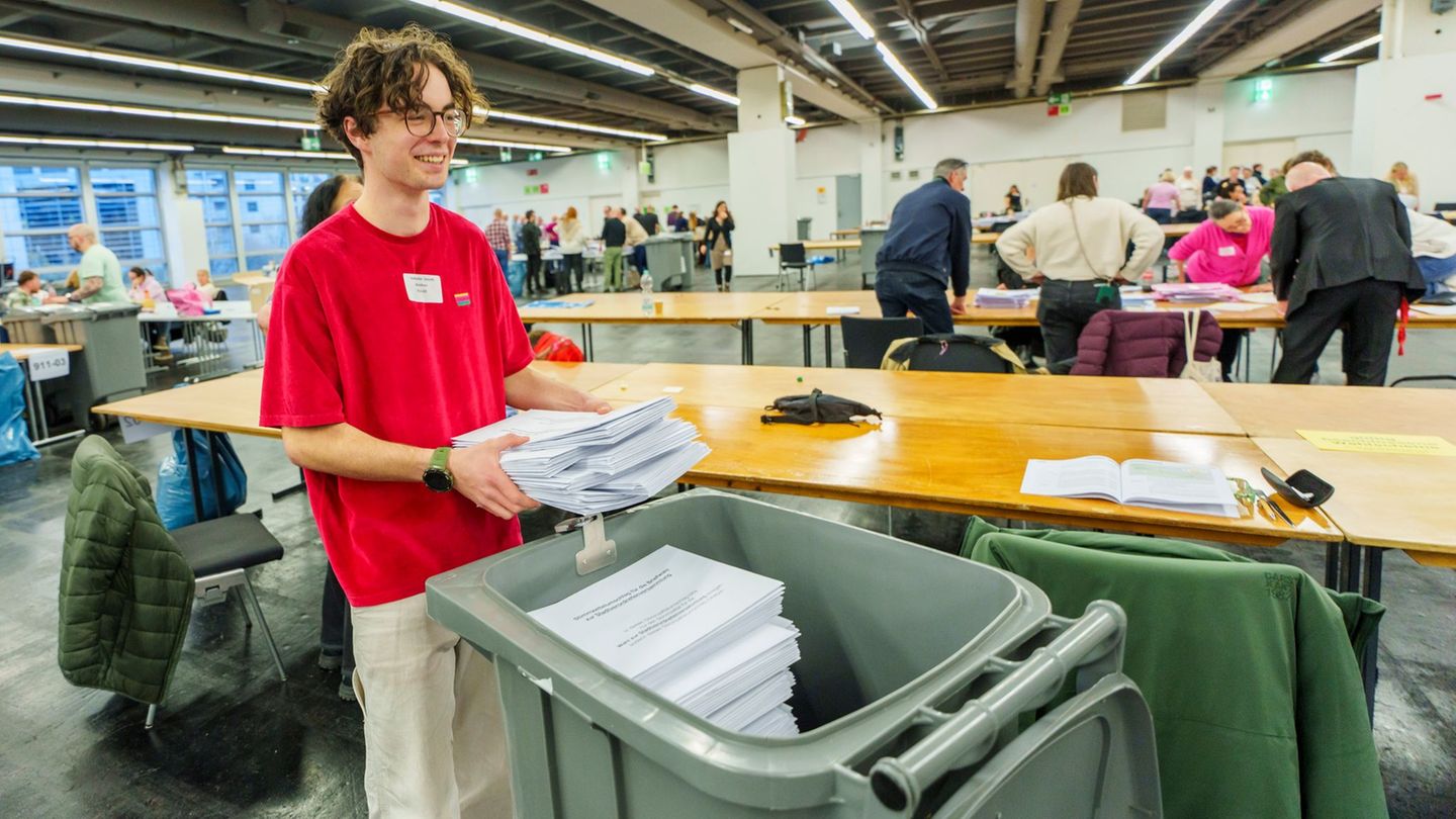 Nach den hessischen Kommunalwahlen werden zuerst die Trendergebnisse ausgezählt. Das bezieht sich auf die Wahllisten, die Wähler