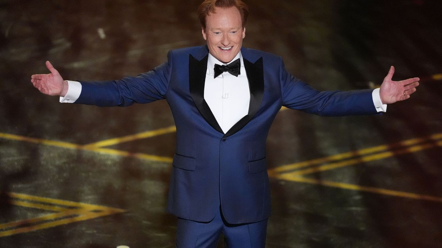 Moderator Conan O'Brien erscheint während der Oscar-Verleihung im Dolby Theatre in Los Angeles. Foto: Chris Pizzello/Invision/AP