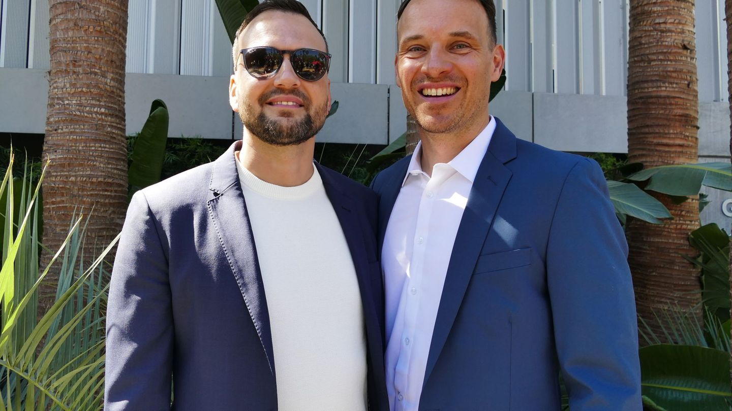 Die Spezialeffekte-Künstler Guido Wolter aus Dessau und Michael Ralla aus Achern im Schwarzwald. Foto: Barbara Munker/dpa