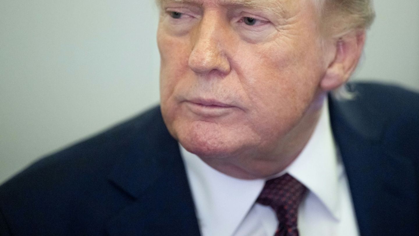 Trump an Bord der Präsidentenmaschine Air Force One