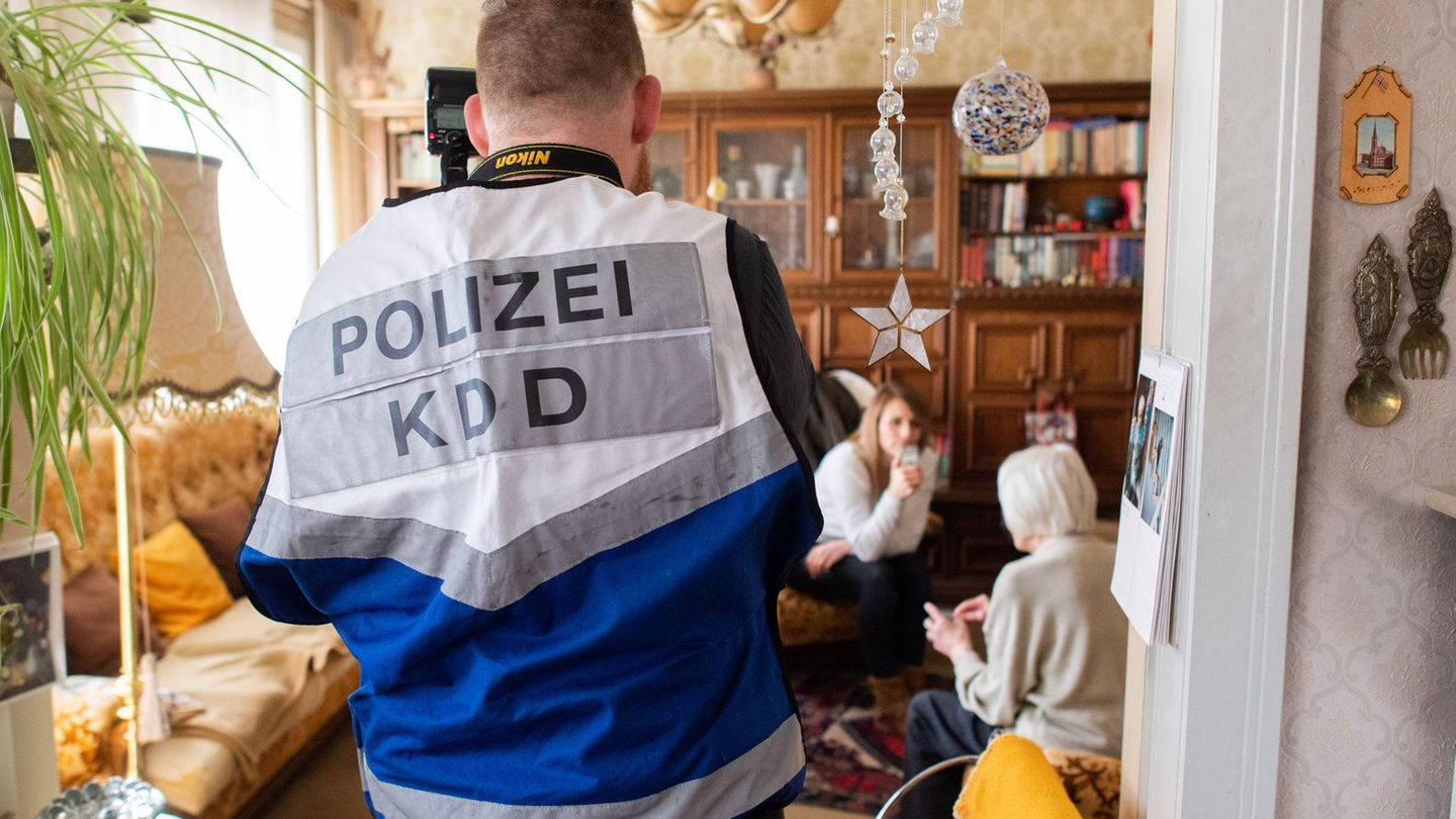 Niedersachsens Innenministerin Daniela Behrens und Landespolizeipräsident Axel Brockmann legen die Kriminalstatistik 2025 vor. (