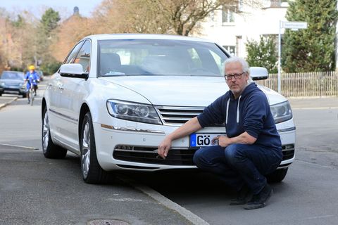 Sein GÖ-Kennezeichen hat Friedrich Ach beim Landkreis Göttingen erhalten. Foto: Christian Butt/dpa