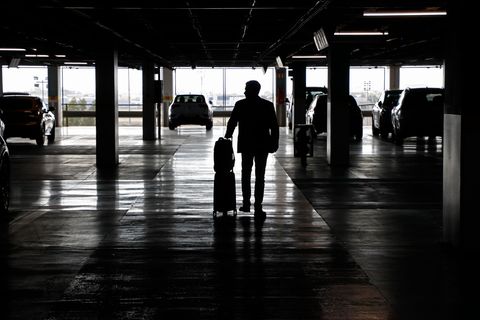 Das Parkhaus einer Autovermietung. Mietwagen werden über Ostern in Deutschland teurer sein als im Vorjahr, in etlichen anderen L