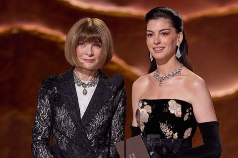 Die Oscars 2026 setzten auch auf Nostalgie: Anne Hathaway mit „Vogue“-Legende Anna Wintour - der Inspiration hinter "Der Teufel trägt Prada"