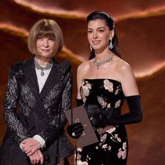 Die Oscars 2026 setzten auch auf Nostalgie: Anne Hathaway mit „Vogue“-Legende Anna Wintour - der Inspiration hinter "Der Teufel trägt Prada"