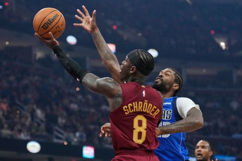Dennis Schröder musste sich mit Cleveland diesmal Dallas geschlagen geben. Foto: Sue Ogrocki/AP/dpa
