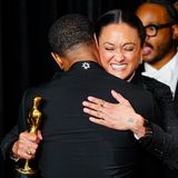 Oscars 2026: Michael B. Jordan in inniger Umarmung mit Autumn Durald Arkapaw
