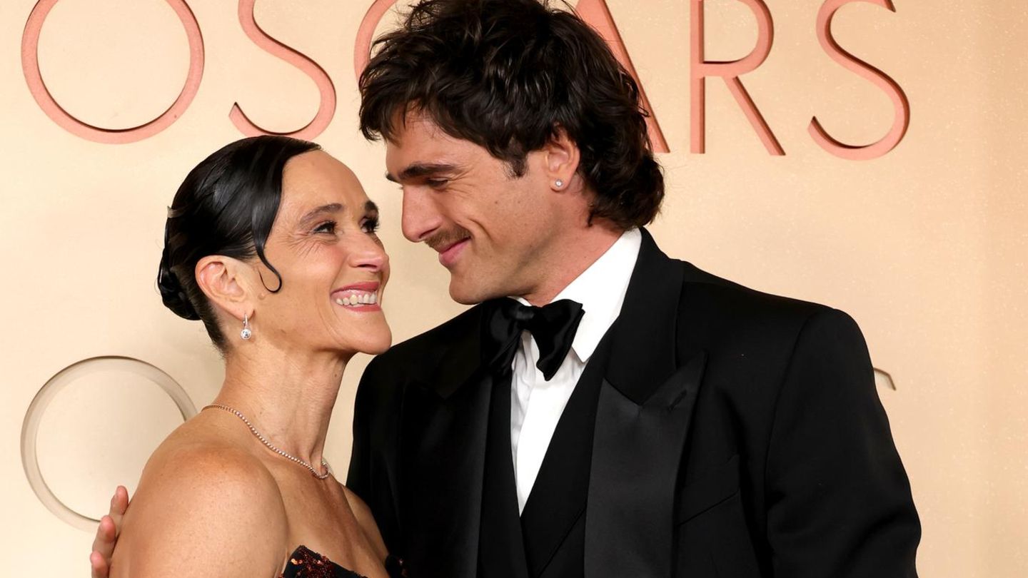 Oscars 2026: Jacob Elordi mit seiner Mutter Melissa