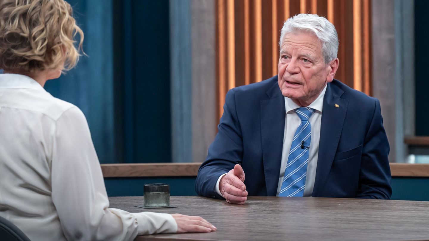 Caren Miosga interviewt Joachim Gauck in ihrer Sendung