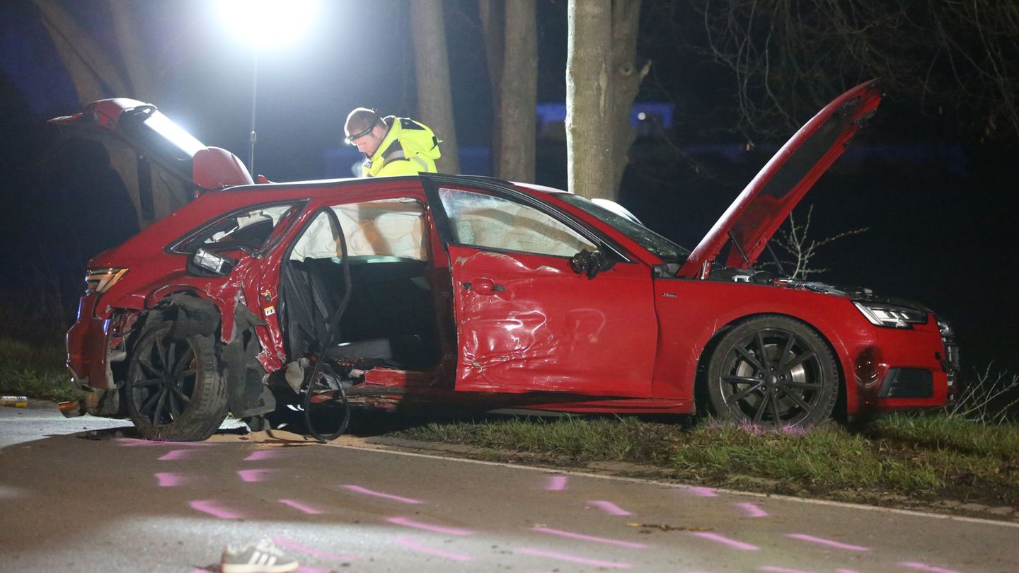 Eine schwangere 18-Jährige starb bei dem Unfall. Foto: Christian Müller/dpa