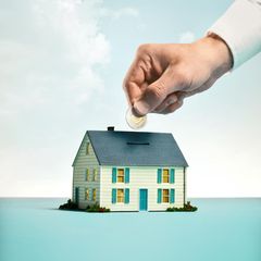 Sparschwein in Form eines Hauses