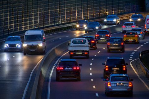 Viele Beschäftigte aus Sachsen-Anhalt pendeln zur Arbeit in benachbarte Bundesländer - besonders nach Sachsen und Niedersachsen