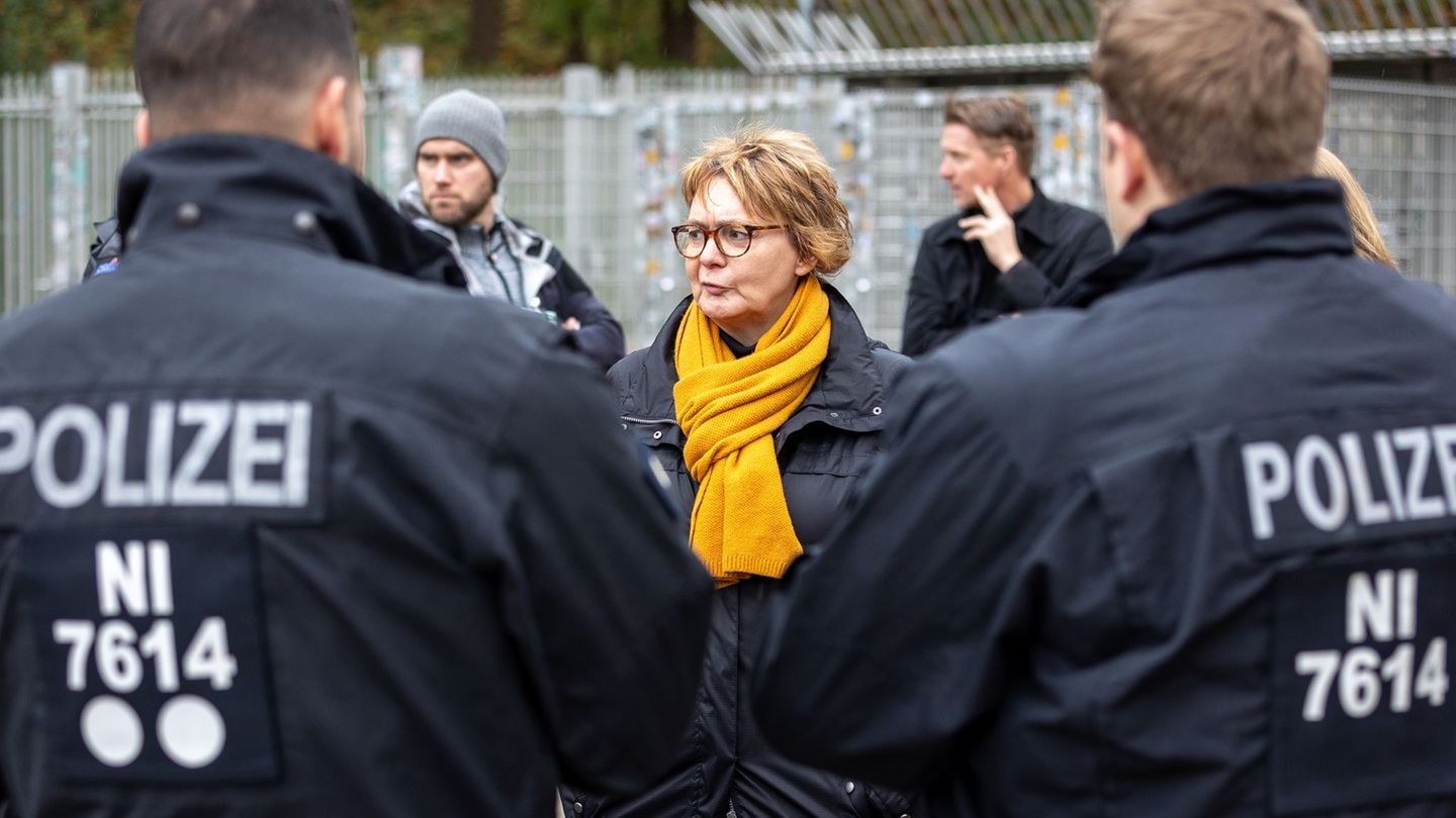 Vor dem Derby zwischen Hannover 96 und Eintracht Braunschweig richtet Innenministerin Daniela Behrens den Blick auf Sicherheit i
