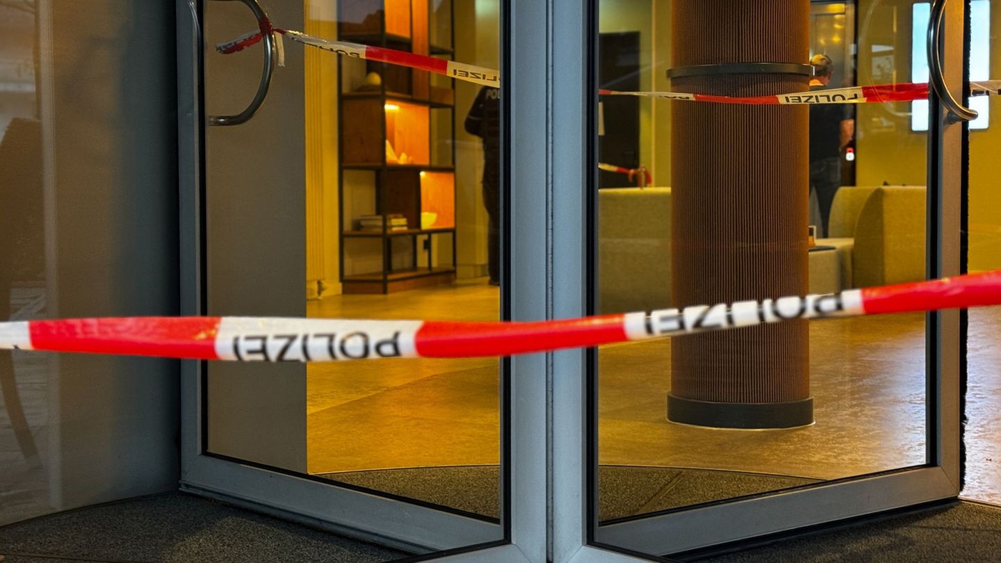 Am Wochenende hatte die Polizei die Leiche der Frau in einem Hotelzimmer entdeckt. Foto: Max Lametz/dpa