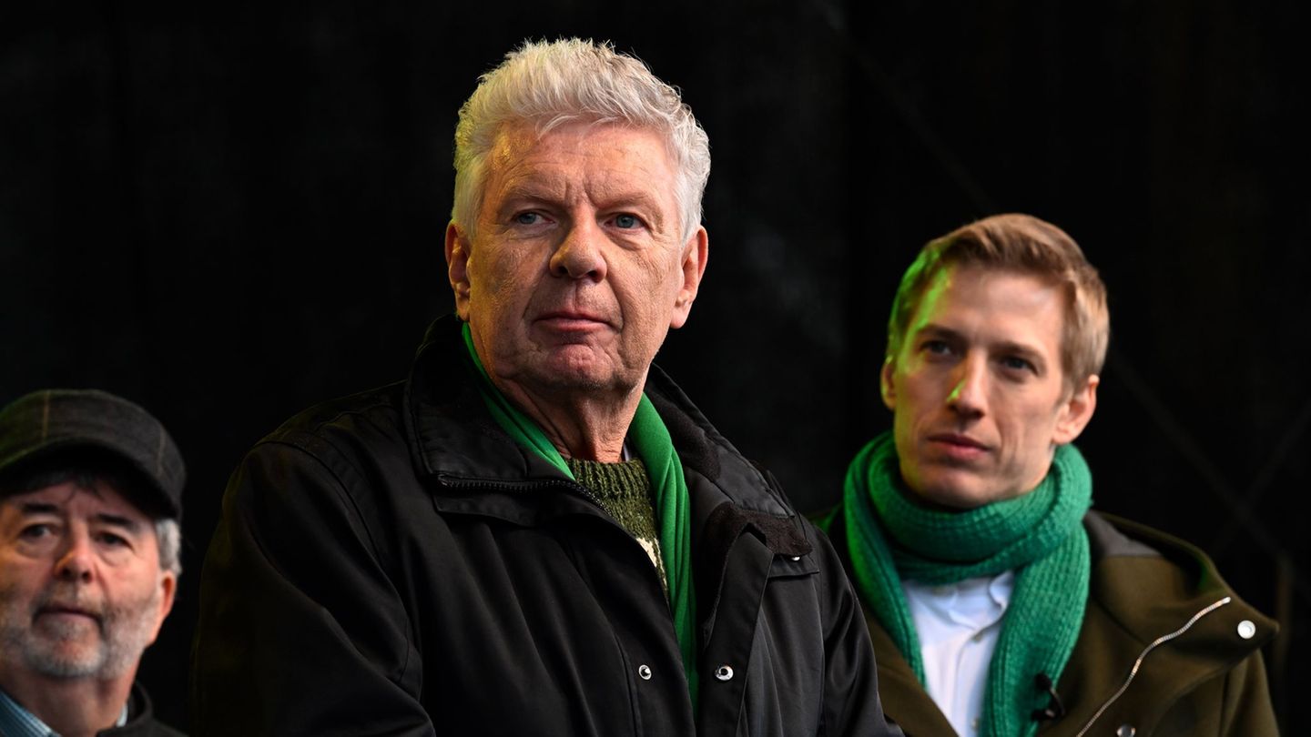 Reiter und sein Herausforderer Krause. Foto: Felix Hörhager/dpa