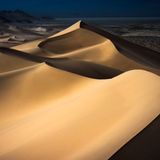 Death Valley National Park, Kalifornien, USA: Er werde nie müde, die unendliche Vielfalt an Formen und Mustern zu beobachten, die sich im wechselnden Tageslicht in den Dünen herausbilden, schreibt der Fotograf Fritz Rumpf zu seinem Foto.