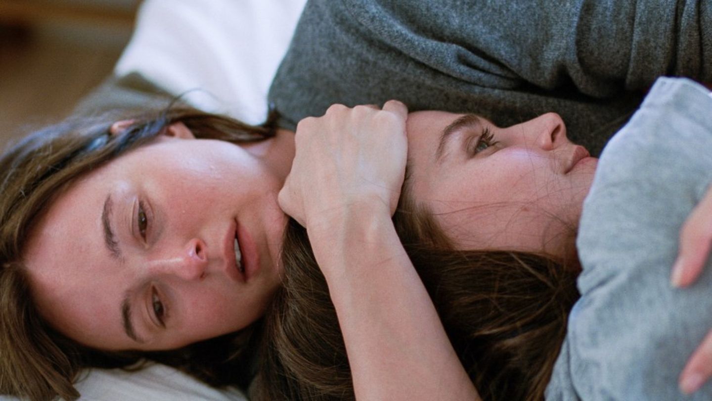 Renate Reinsve (l.) und Inga Ibsdotter Lilleaas in "Sentimental Value".