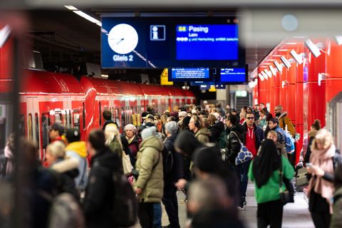 Auf der vielbefahrenen Münchner Stammstrecke gibt es rund um Ostern kein Durchkommen. (Archivbild) Foto: Lukas Barth/dpa