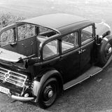 Seit Anfang der 1930er Jahren hatte die Entwicklungsabteilung von Daimler mit Hochdruck am Serieneinsatz eines Dieselmotors in einem PKW gearbeitet. Doch so einfach, einen grobschlächtigen Dieselmotor aus dem LKW in eine Limousine zu verpflanzen, war das Ganze nun doch nicht. Die ersten Versuche gab es im Jahre 1933, als ein 59 KW / 80 PS starker LKW-Sechszylinder in verschiedene Versuchswagen vom Typ Mannheim verbaut wurde. Doch Schwingungen und starke Vibrationen des Reihenmotors sorgten für Rahmenbrüche bei höheren Drehzahlen. 