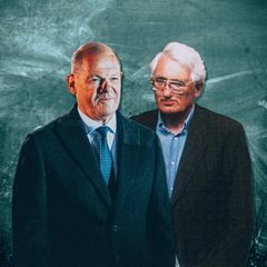 Collage: Scholz und Habermas vor einer blauen Wand