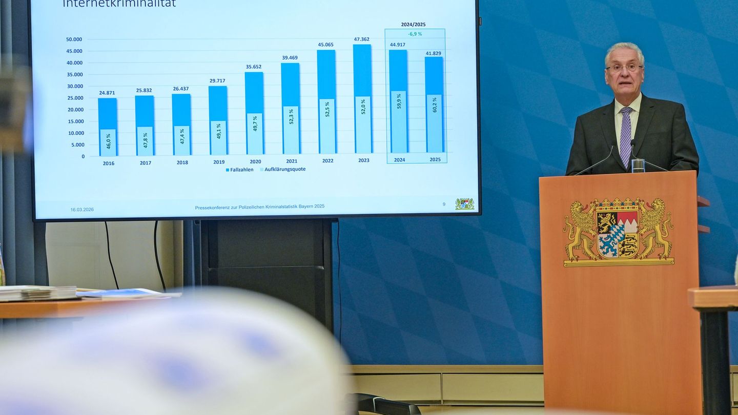 Joachim Herrmann präsentierte die Statistik in München. Foto: Malin Wunderlich/dpa