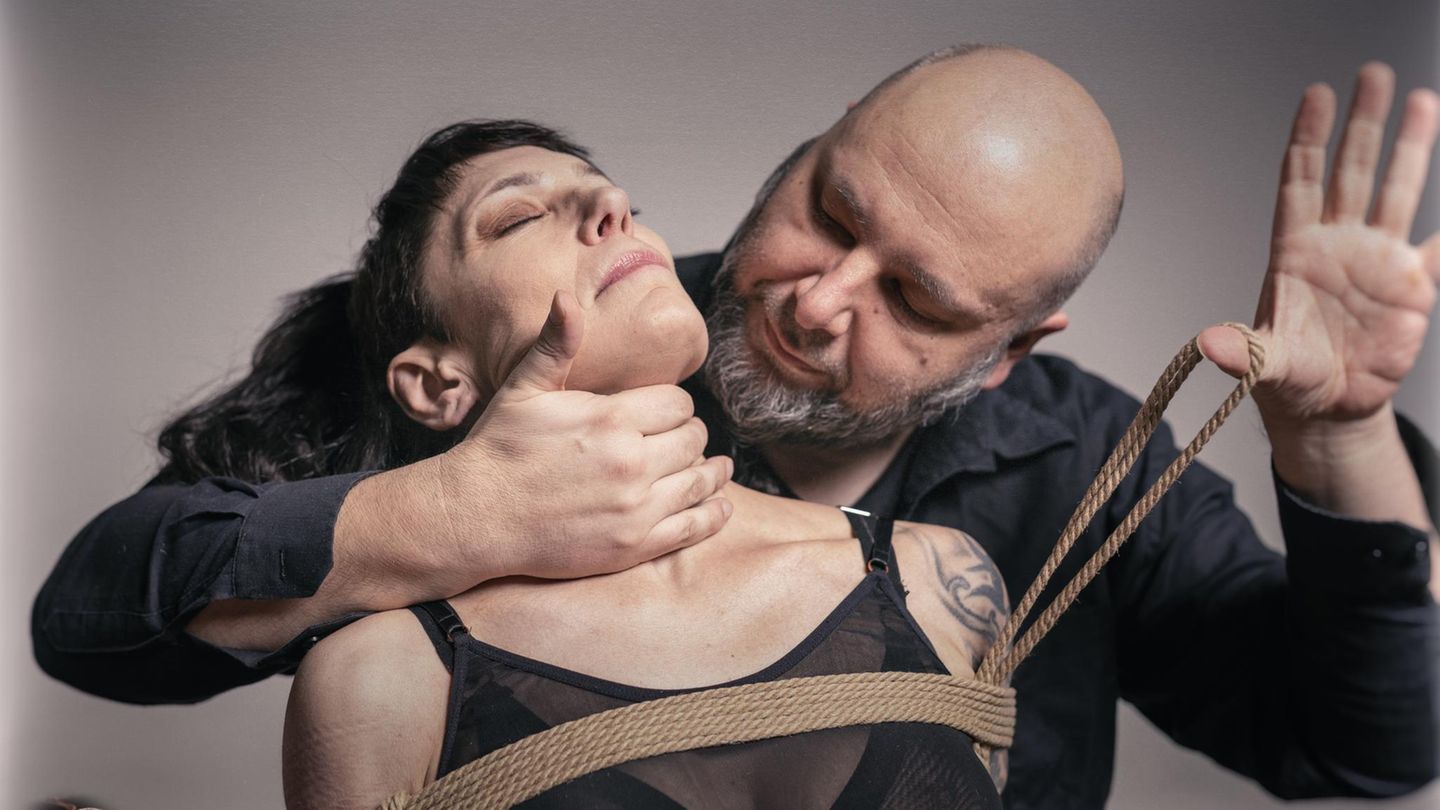 BDSM: Fesseln und gefesselt werden: Ein Blick hinter die Türen von Bondage-Treffs
